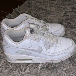 White Nike Air Max’s